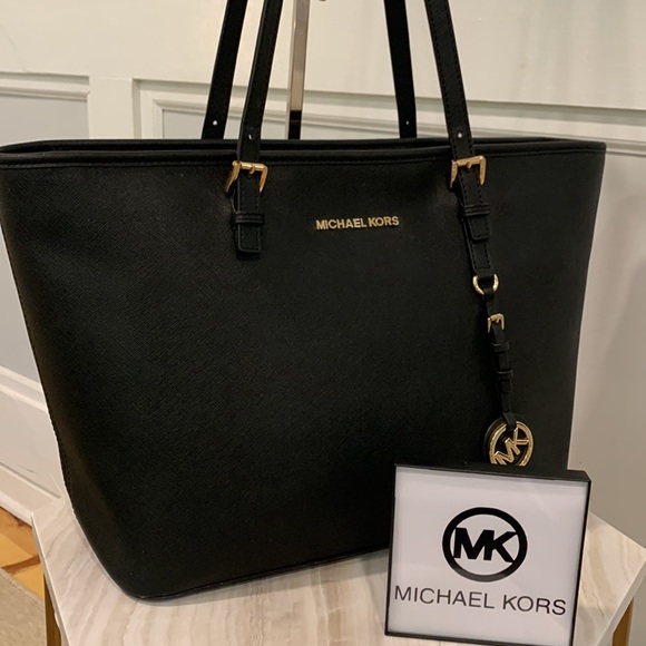 Michael Kors Handbags - Michael Kors Jet Set Travel Saffiano Tote Bag